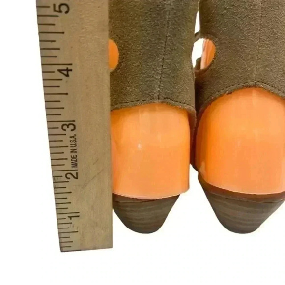 Women’s Minnetonka Wedge‎ Tan Suede Beaded Sandals, Worn Once, Size 6 - Picture 5 of 9